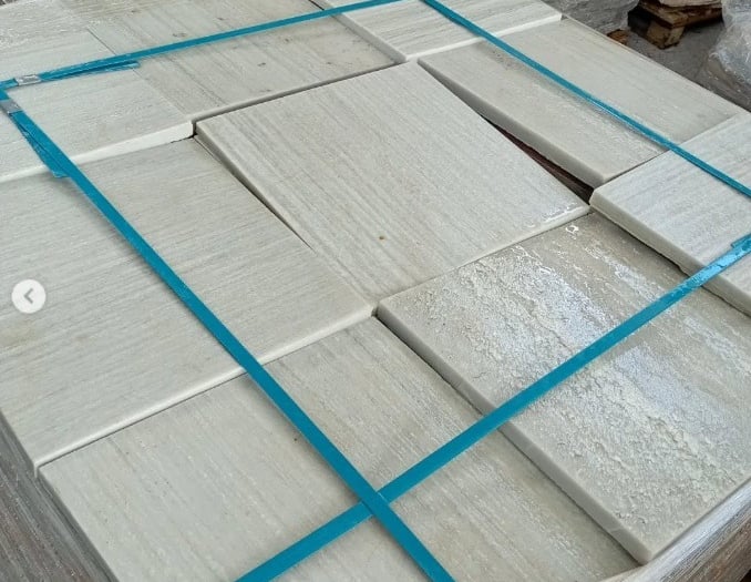 pedra são tomé serrada branca em palete direto da pedreira jazida própria melhor preço linda