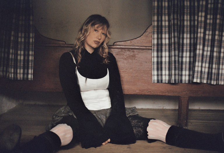 sophie-lou Shares Heartfelt New Single “How to not expect too much”