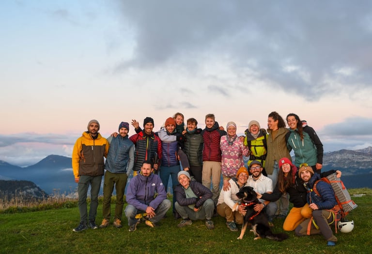 Photo de groupe à la fin du premier mini festival d'highline au Parmelan