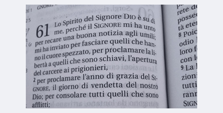 Una pagina di testo dalla bibbia per conoscere Gesù 