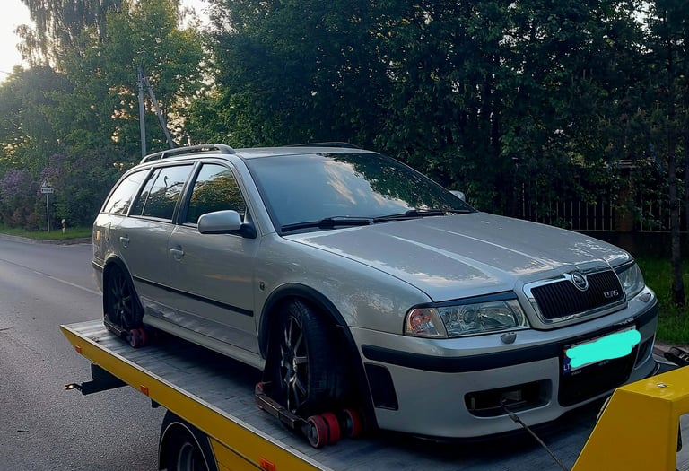 Tralo paslaugos, technine pagalba kelyje, auomobilio transportavimas Vilniuje