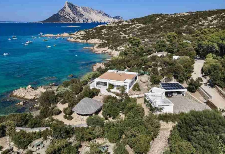 Exclusive villa with pool on holiday organized by Francesco Margaretini Travels Villas & Events