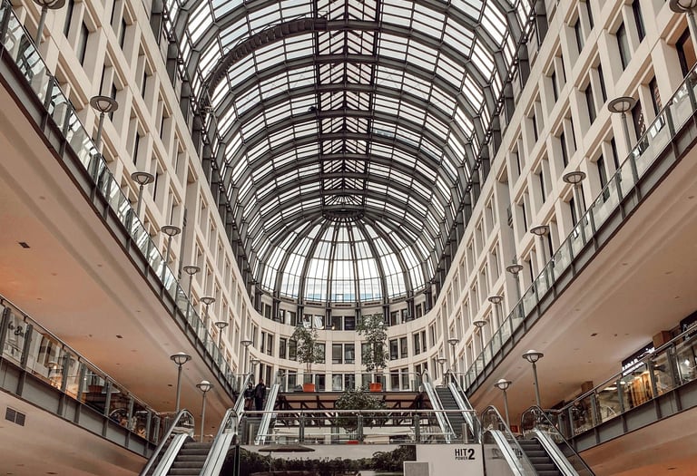 Virtueller Rundgang durch ein Einkaufscenter – Ladenflächen, Wege und Atmosphäre in 360°