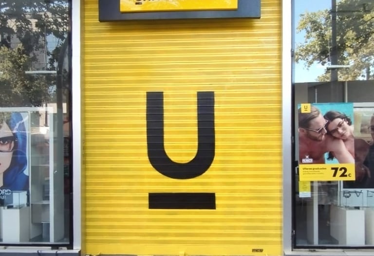 graffiti campaña publicidad marketing óptica universitaria