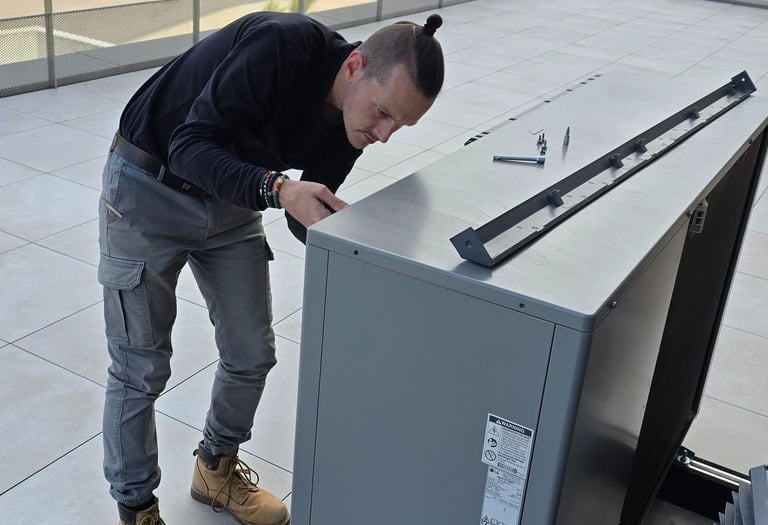 LG R290 heat pump unit maintenance