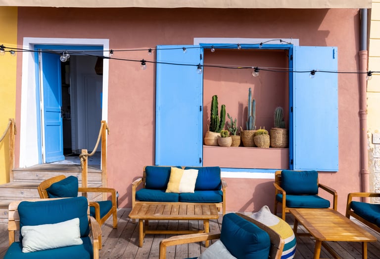 terrasse-extérieur-cosy-location-saisonnière-airbnb-conciergerie