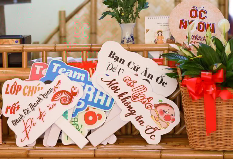 Hagtag funny chụp hình tại Ốc Dì Toàn