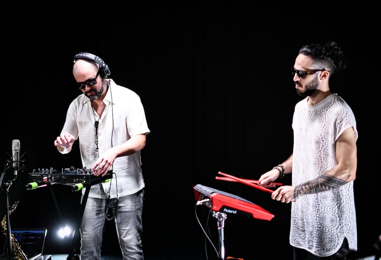 DJ Saxo y Percusión