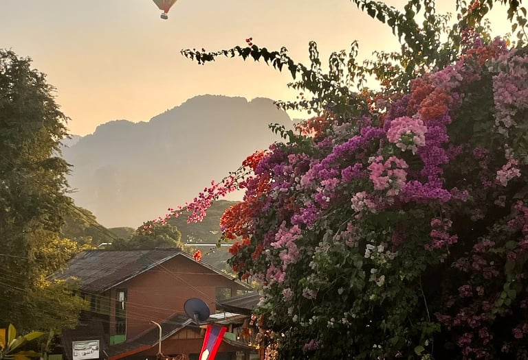 Laos lot balonem o zachodzie