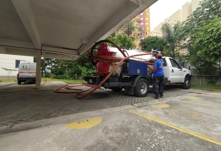 desentupimento com sucção e com hidrojateamento