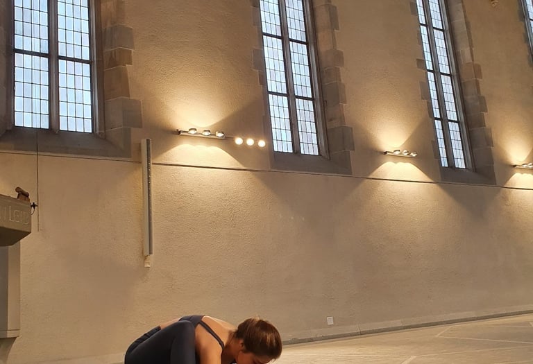 Yogaorisha (Yoga in der Wasserkirche)