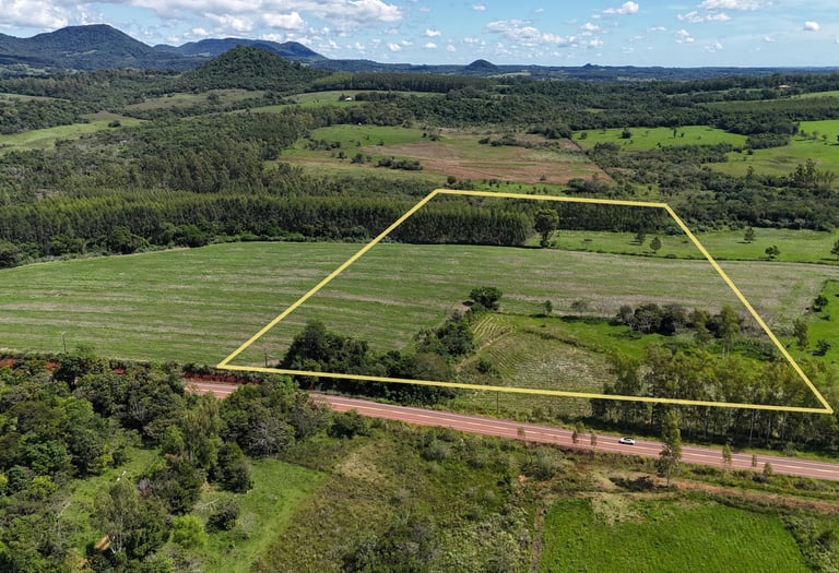 6,8 ha Grundstück an Asphaltstraße in Colonia Independencia, Paraguay
