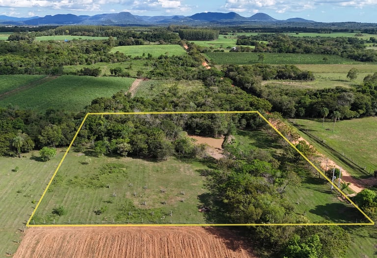 1 Hektar Grundstück mit Teich, Obstbäumen, Brunnen & Stromanschluss – Bei Independencia, Paraguay