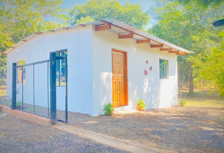 Möbliertes Haus auf umzäuntem Grundstück in Mbocayaty