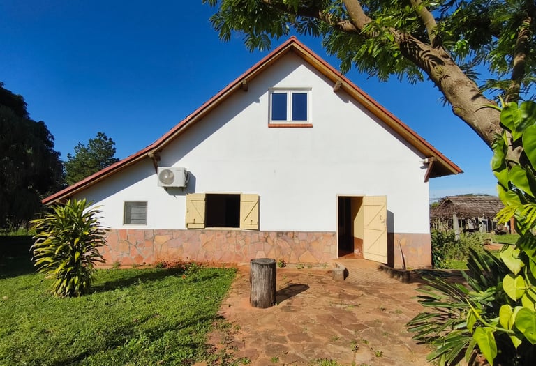 Zur Vermietung: Möbliertes Fachwerkhaus mit Wintergarten in zentraler, ruhiger Lage in Independencia