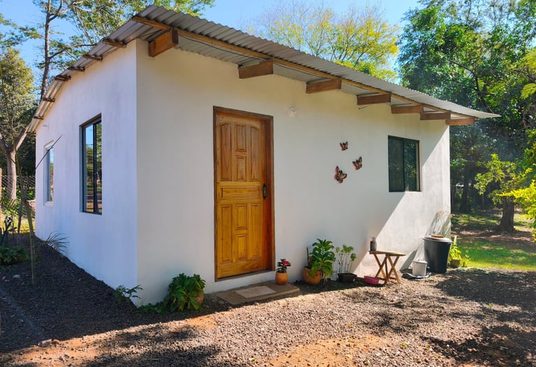 Möbliertes Haus auf umzäuntem Grundstück in Mbocayaty zu vermieten