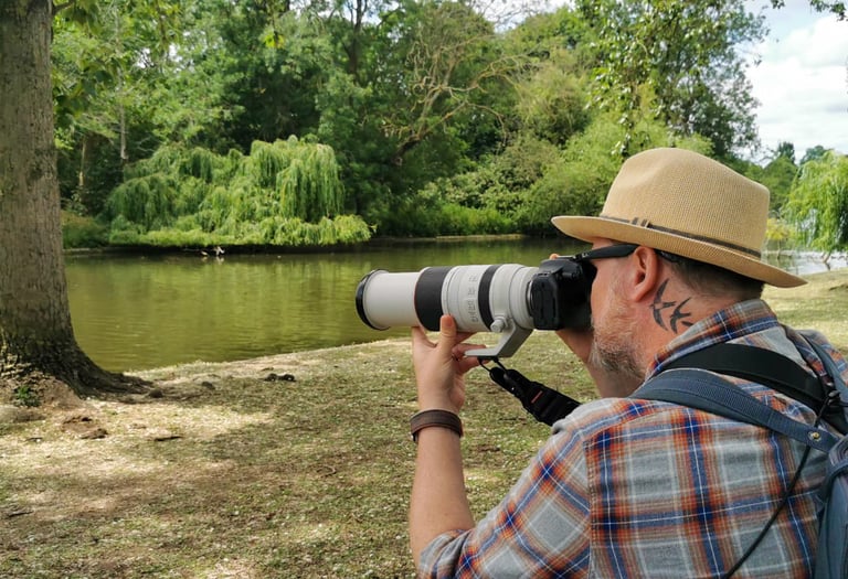 Magnus Andersson photographing birds in Regent's Park.