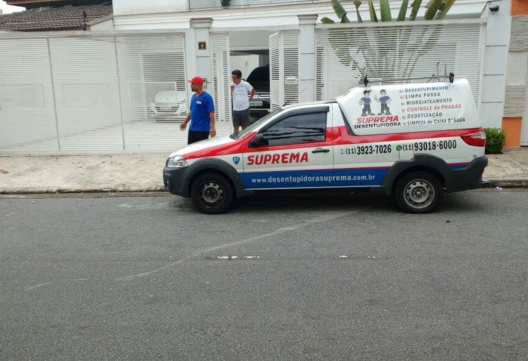 carro da empresa da desentupidora brooklin