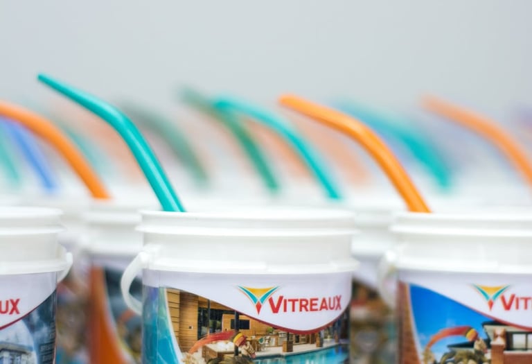 Mates con forma de balde de pintura