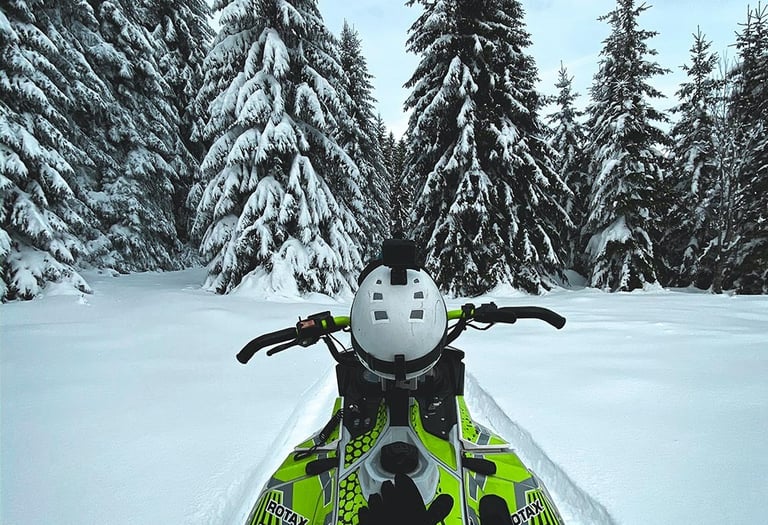 Motos de nieve en el Pas de la Casa, Grandvalira