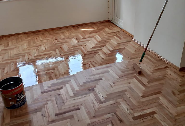 İskele silim ile zemin bakımı  Ahşap parke yenileme iskele silim  İskele sistem profesyonel parke si