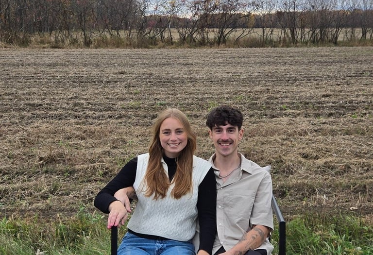 Photo de notre fondateur et sa conjointe, directrice des réseaux sociaux et marketing