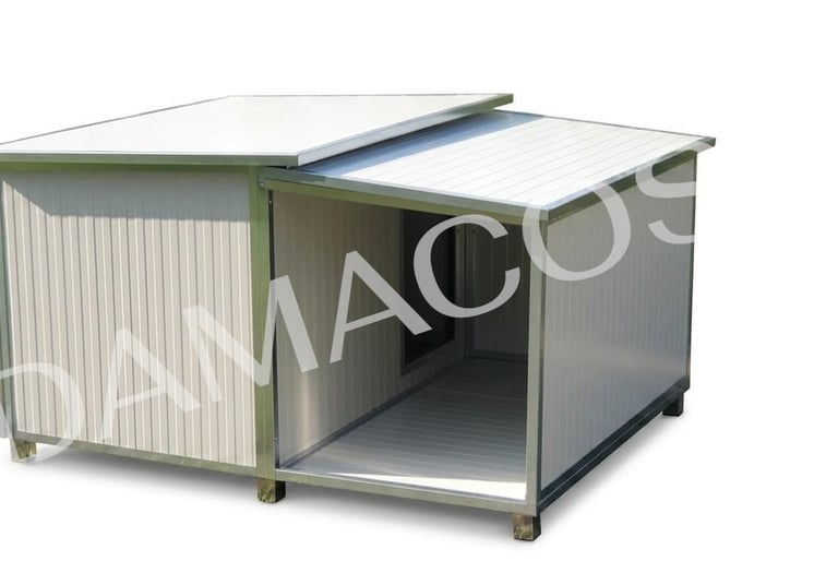 Cuccia coibentata per cani con veranda coperta