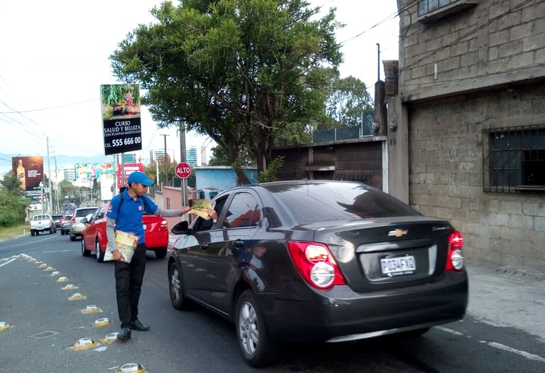 volanteo en guatemala, volanteo vehicular con banner man