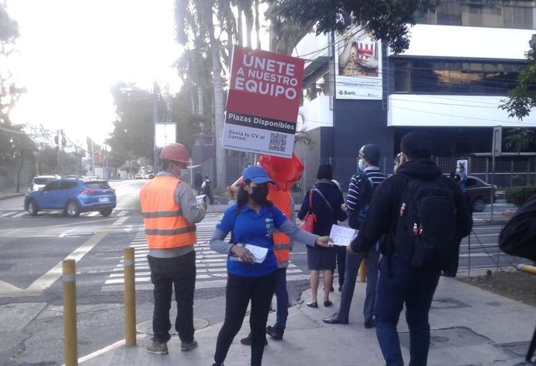 volanteo en guatemala, reclutamiento de personal en punto de trafico peatonal