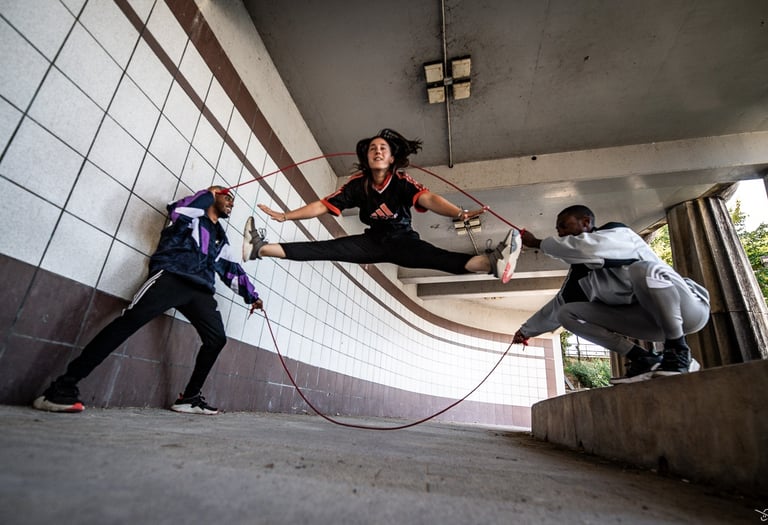 Pratique du Double Dutch à Bezons — figure acrobatique dans les cordes