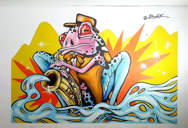 une fresque d'une grenouille qui fait du saxophone