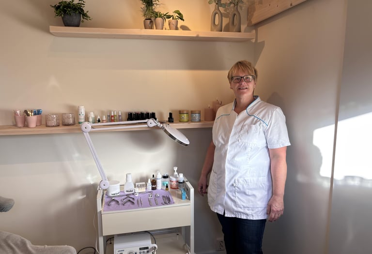 Reina in de praktijk van Reina's Voeten Boet.