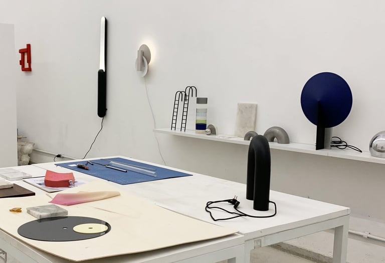 Estúdio Rain foi criado em 2015 pela designer de produto Mariana Ramos (n. 1986) e o arquiteto Ricar