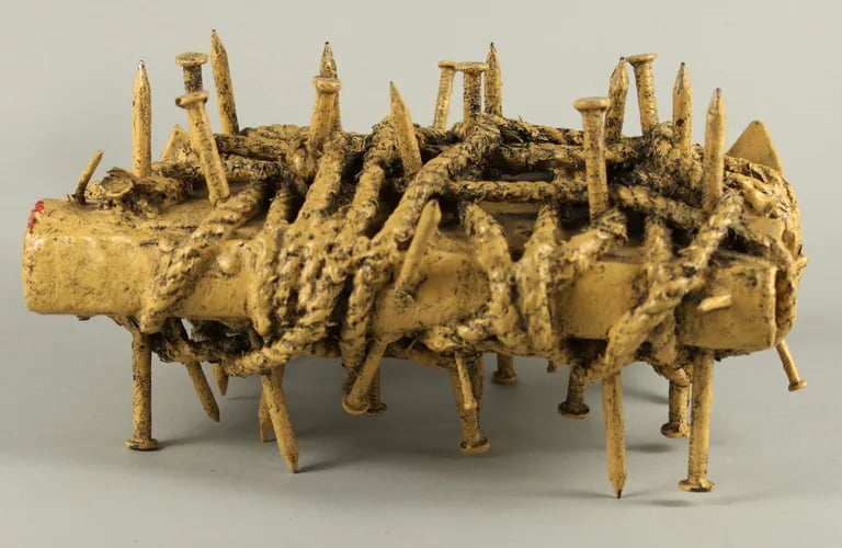 Barton Lidicé Benes. Censored book. Livro amarrado com corta, pregado, engessado e pintado.