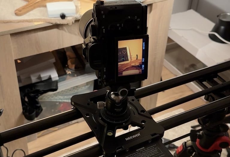 un appareil photo dans un studio de tournage