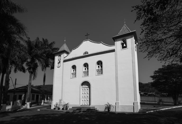 Fotografia Fine Art para impressão Fine Art com a Igreja Matriz de Santana em Onça de Pitangui/MG.