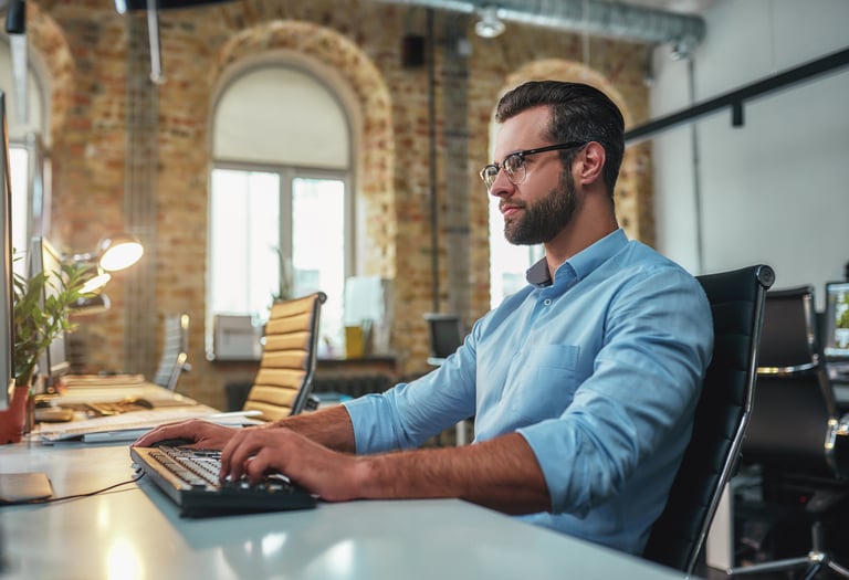 Professionnel utilisant un service de droit des affaires