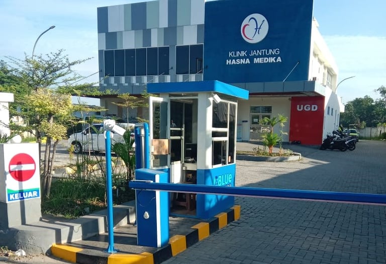 Pos parkir beserta alat parkir lainnya yang sudah terintegrasi
