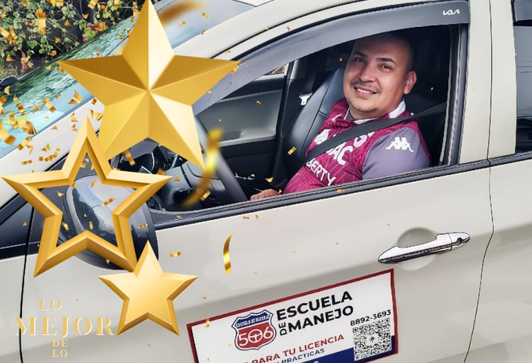 hombre con licencia en mano