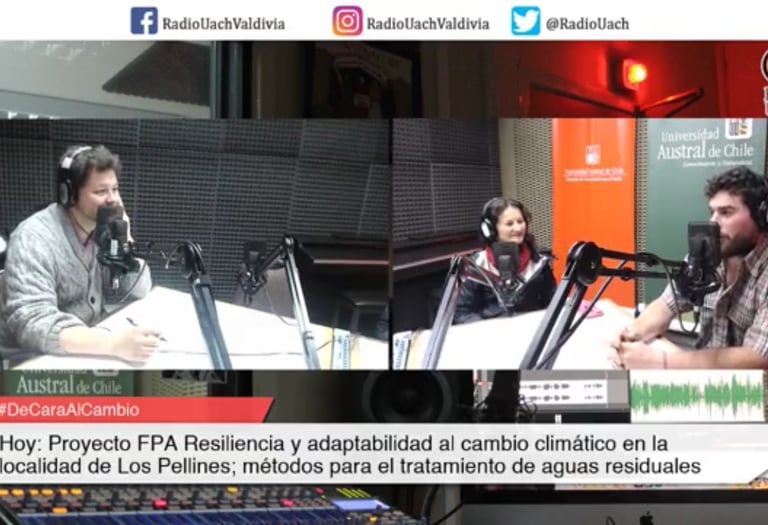 EcoRumbo siendo entrevistado en medios locales sobre proyectos de educación ambiental en Chiloé
