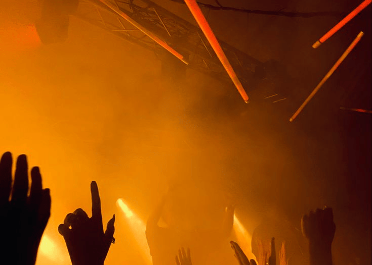 Offre 3 : CADENCE 🚀  Pour déléguer sans perdre ton essence  Stratégie éditoriale + gestion des RS 