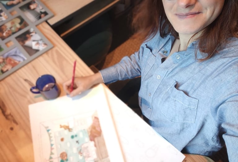 portrait Marie Hardy fondatrice entreprise Fresh Fresque croquis main levée travail déco intérieure