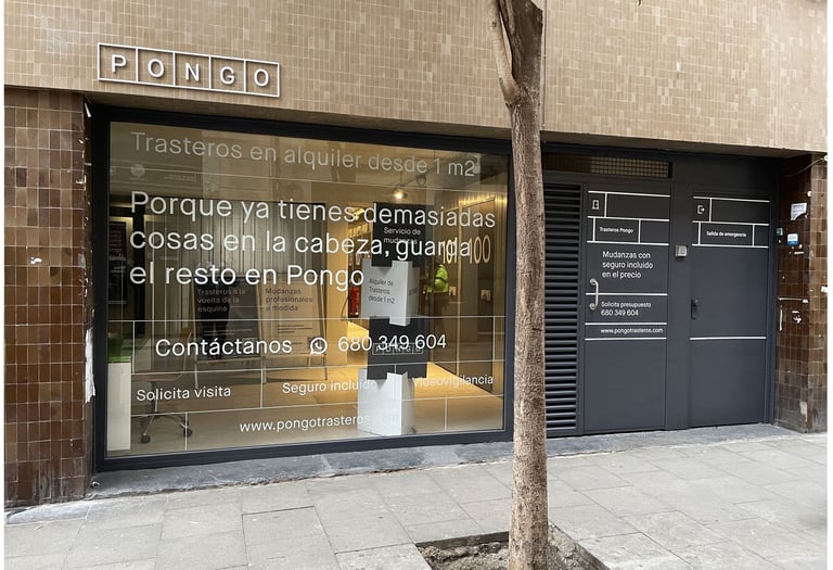 cristal vinilado con letras corporativas