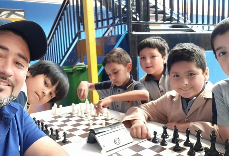 Clase de Ajedrez en el Colegio Caminito de San Bernardo