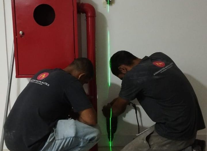 Projetos e instalações, garantindo conformidade com as normas de segurança e qualidade.
