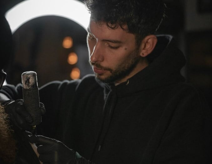 mies tatuoja tatuoimassa helsinki