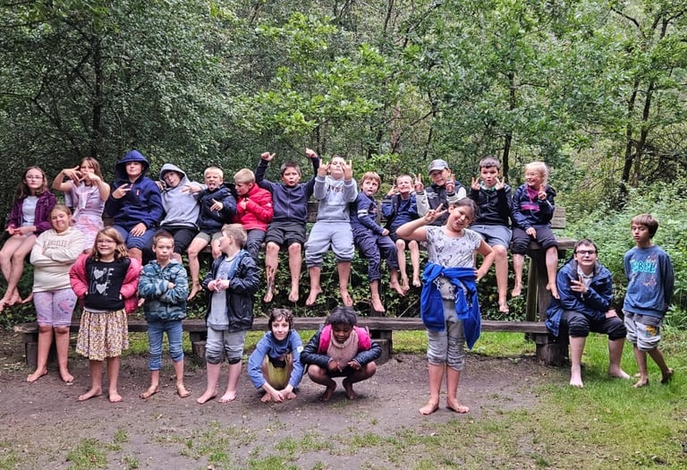Élèves en sortie éducative au sentier pieds nus