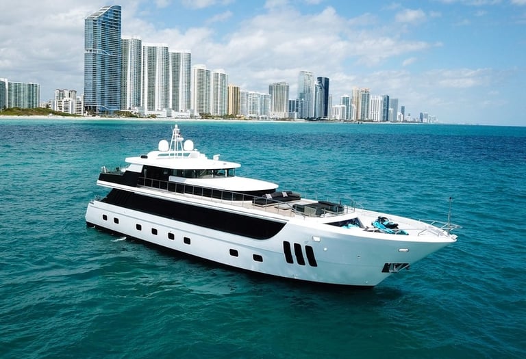 Mega exclusive luxury yacht for rent in Miami