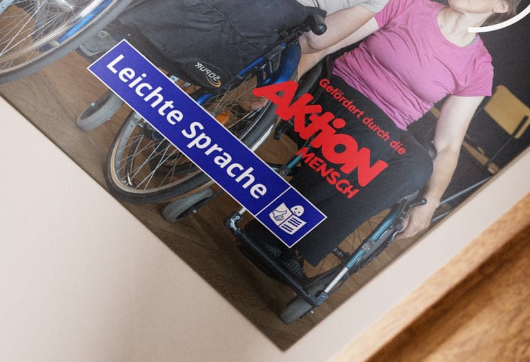 Flyer-Ausschnitt mit Logos von AktionMensch und Leichter Sprache