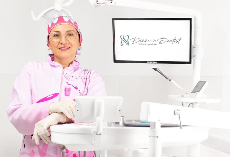 Especialista odontológica de la clínica Diamond Dentist en Bogotá, con equipos 